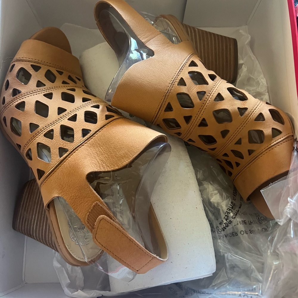 Vince Camuto Tan Cutout Women’s Short heels
